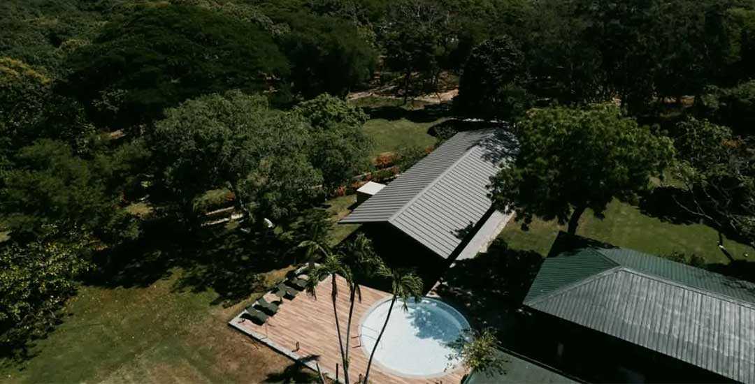 Achieving Minimalist Elegance with HL Cabana: Metal Roof for a Vacation House