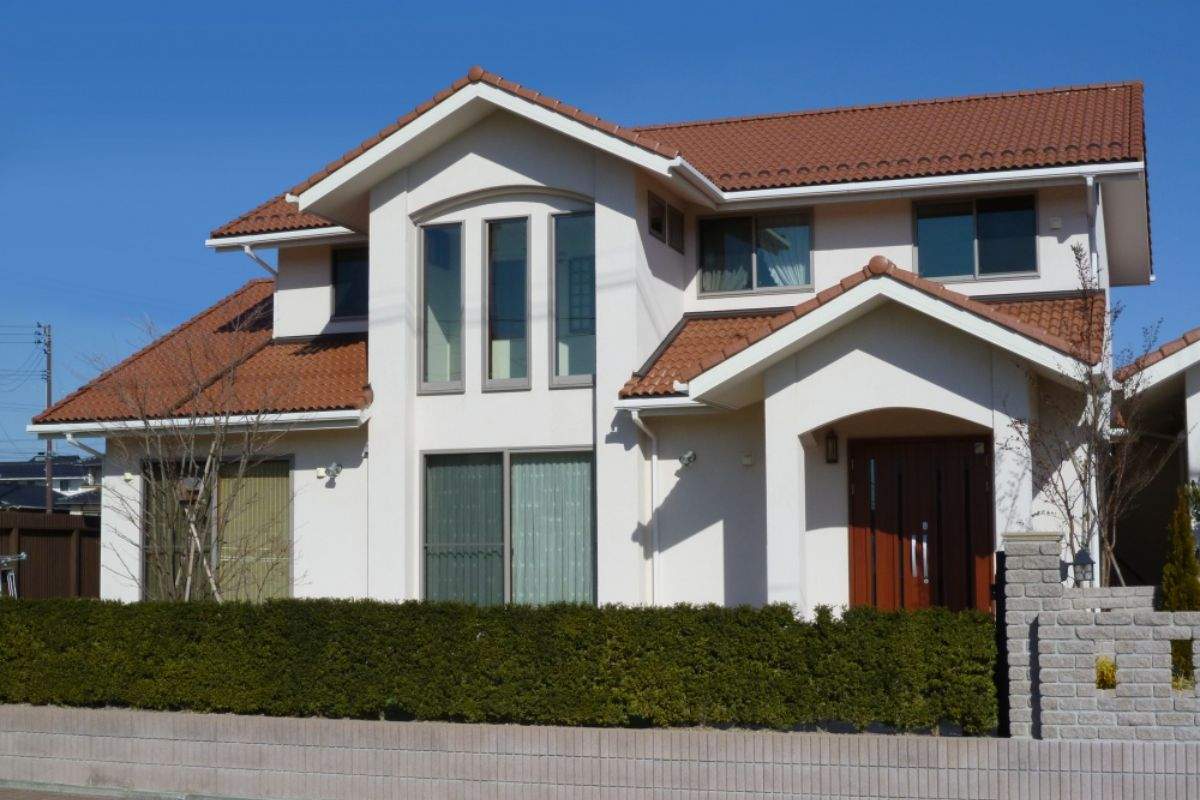 Construction Case 088 – Natural Red I red (1) The Value of Clay Roof Tiles in Construction