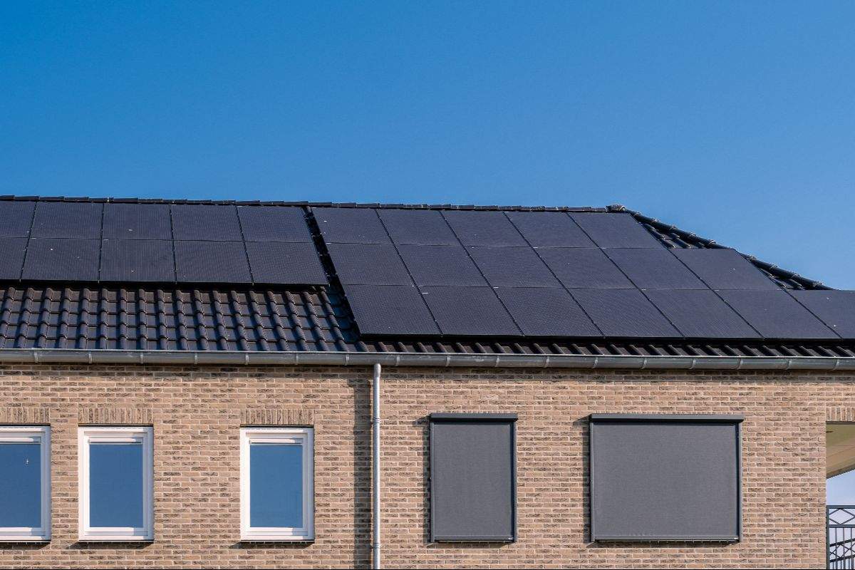 Cost Comparison of Solar Panels vs. Traditional Electricity
